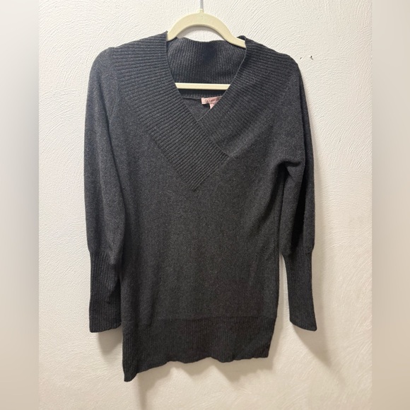 100% Cashmere Charcoal Gray V-Neck Sweater Womens Size S Luxury Knit - Picture 3 of 7